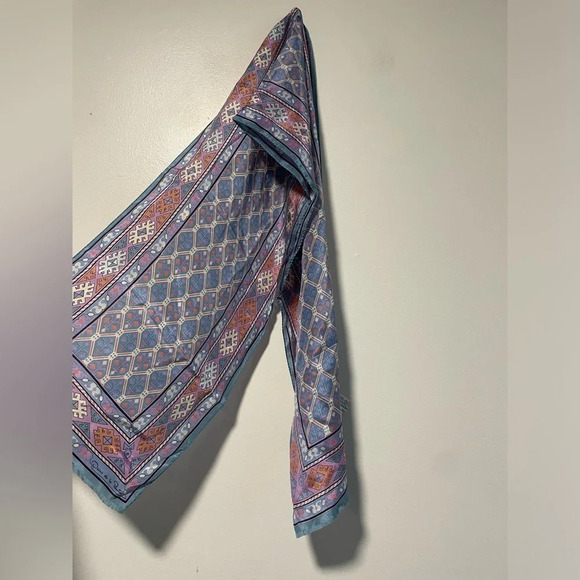 VINTAGE Oscar de  la Renta Vintage 100% Silk Scarf - Picture 1 of 4
